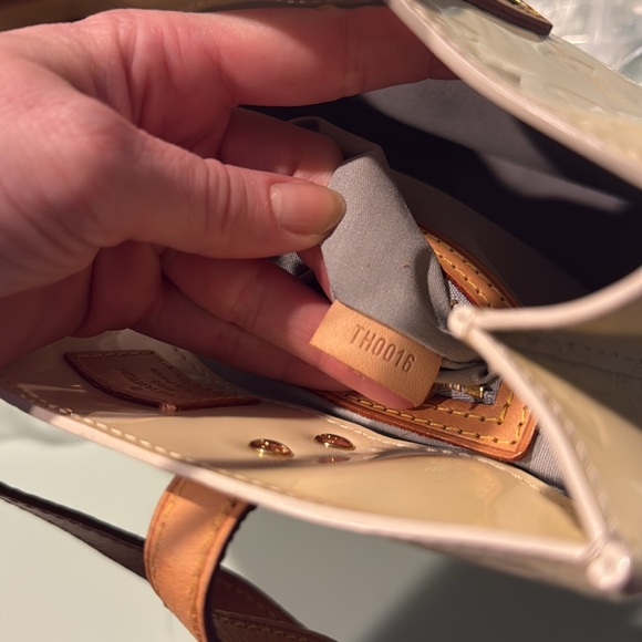 Louis Vuitton Small Vernis Cream Tote EUC - Picture 13 of 13